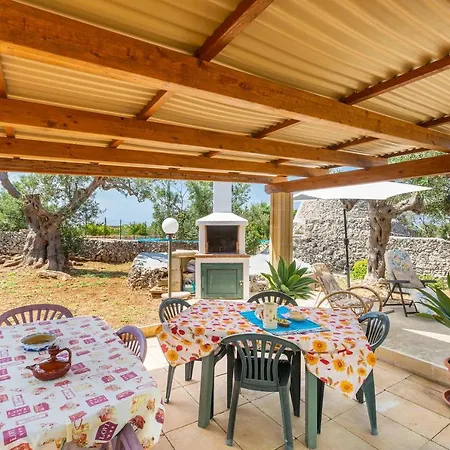 Salentoandmore- I Trulli Di Sara Hotel 3*