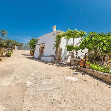 Salentoandmore- I Trulli Di Sara Hotel 3*